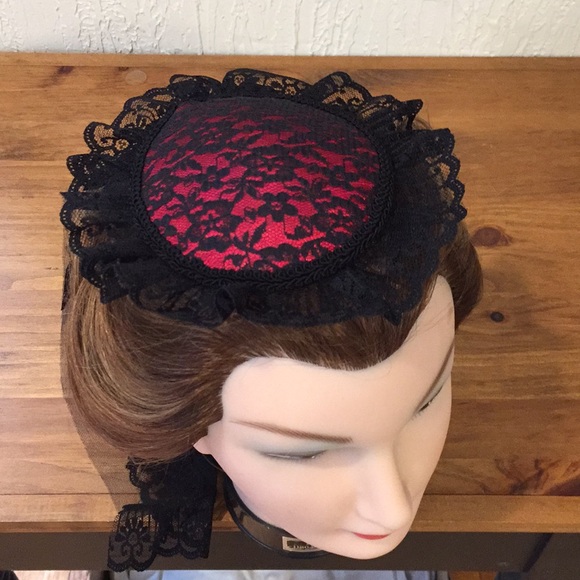 Red satin and lace veiled Fascinator - Picture 6 of 8
